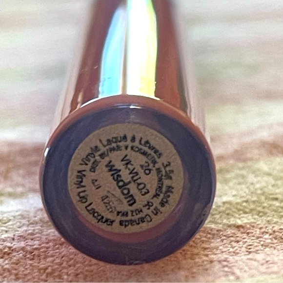 Vkosmetik Vinyl Lip Lacquer Long-wear High-Shine Fade-Proof Non-Drying โWisdomโ - Picture 9 of 10